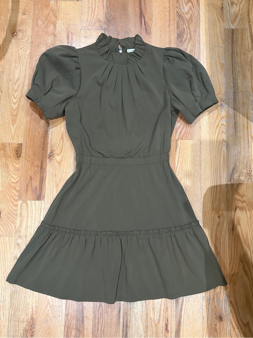 ✨ALICE + OLIVIA✨ Olive Green Puff-Sleeve Ruffle Neck Dress